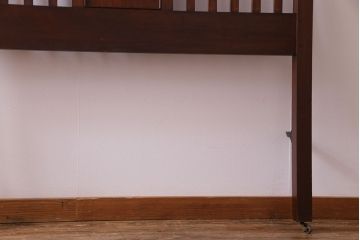 イギリスアンティーク　マホガニー材　高級感漂うクラシカルなベッドフレーム