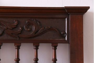 イギリスアンティーク　マホガニー材　高級感漂うクラシカルなベッドフレーム