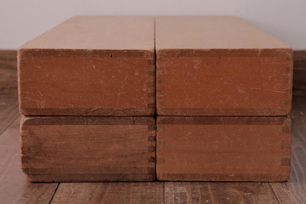 アンティーク雑貨　昭和レトロ　大きな積み木セット【うすい長方形・大/4ヶ組】(飾り台、花台、ディスプレイ雑貨)