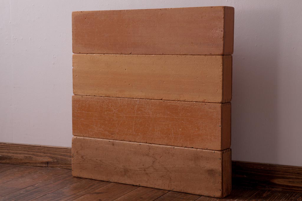 アンティーク雑貨　昭和レトロ　大きな積み木セット【うすい長方形・大/4ヶ組】(飾り台、花台、ディスプレイ雑貨)