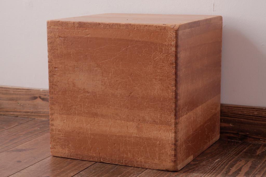 アンティーク雑貨　昭和レトロ　大きな積み木【立方体・大】(スツール、飾り台、花台、ディスプレイ雑貨)