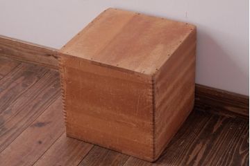 アンティーク雑貨　昭和レトロ　大きな積み木【立方体・大】(スツール、飾り台、花台、ディスプレイ雑貨)