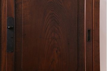 アンティーク家具　和製アンティーク　栗材　木の風合いが楽しめる小振りな戸棚(茶箪笥、収納棚)