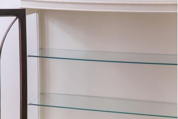 ペイント家具　イギリスアンティーク　淡いカラーが柔らかな雰囲気を醸し出す猫脚のガラスキャビネット(ガラスケース、陳列棚、ショーケース)