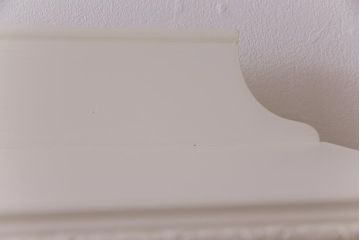 ペイント家具　イギリスアンティーク　淡いカラーが柔らかな雰囲気を醸し出す猫脚のガラスキャビネット(ガラスケース、陳列棚、ショーケース)