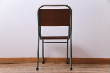 ヴィンテージ家具　イギリスビンテージ　ベークライト　座面のカーブが特徴的なスクールチェア(鉄脚チェア、椅子)(1)