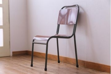 ヴィンテージ家具　イギリスビンテージ　ベークライト　座面のカーブが特徴的なスクールチェア(鉄脚チェア、椅子)(3)
