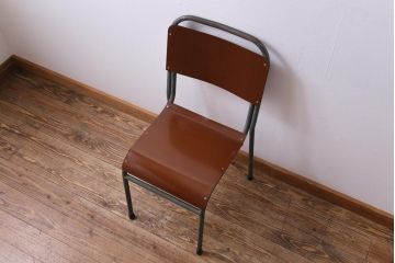 ヴィンテージ家具　イギリスビンテージ　ベークライト　座面のカーブが特徴的なスクールチェア(鉄脚チェア、椅子)(3)
