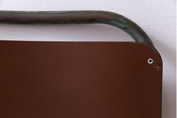 ヴィンテージ家具　イギリスビンテージ　ベークライト　座面のカーブが特徴的なスクールチェア(鉄脚チェア、椅子)(3)