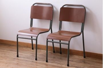 ヴィンテージ家具　イギリスビンテージ　ベークライト　座面のカーブが特徴的なスクールチェア(鉄脚チェア、椅子)2脚セット