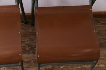 ヴィンテージ家具　イギリスビンテージ　ベークライト　座面のカーブが特徴的なスクールチェア(鉄脚チェア、椅子)2脚セット
