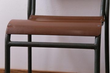 ヴィンテージ家具　イギリスビンテージ　ベークライト　座面のカーブが特徴的なスクールチェア(鉄脚チェア、椅子)2脚セット