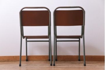 ヴィンテージ家具　イギリスビンテージ　ベークライト　座面のカーブが特徴的なスクールチェア(鉄脚チェア、椅子)2脚セット