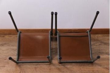 ヴィンテージ家具　イギリスビンテージ　ベークライト　座面のカーブが特徴的なスクールチェア(鉄脚チェア、椅子)2脚セット