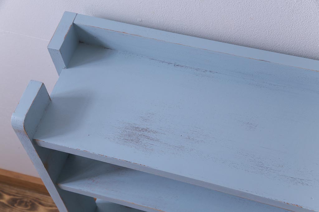 アンティーク家具　昭和初期　爽やかなペイントカラーが魅力的なフレンチシャビーの本棚(飾り棚)