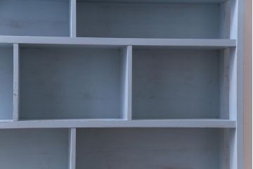 アンティーク家具　昭和初期　爽やかなペイントカラーが魅力的なフレンチシャビーの本棚(飾り棚)