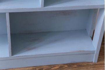 アンティーク家具　昭和初期　爽やかなペイントカラーが魅力的なフレンチシャビーの本棚(飾り棚)