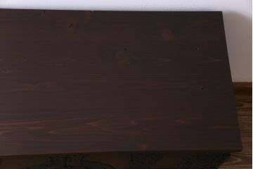 アンティーク家具　和製アンティーク　鉄脚付き　細かな鋲金具が目を引く観音開き箪笥ローボード(ローチェスト、衣装箪笥)