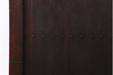 和製アンティーク　幅狭　造り込まれた金具が目を引く珍しい蔵戸(引き戸、建具、玄関戸)