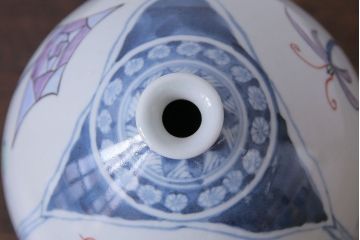 アンティーク雑貨　中古　六代　佐藤走波　共箱付き　染錦波千鳥草花文壷(つぼ、花器)