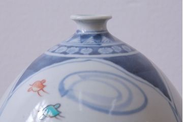 アンティーク雑貨　中古　六代　佐藤走波　共箱付き　染錦波千鳥草花文壷(つぼ、花器)