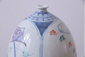 アンティーク雑貨　中古　六代　佐藤走波　共箱付き　染錦波千鳥草花文壷(つぼ、花器)