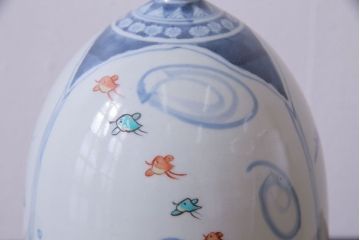 アンティーク雑貨　中古　六代　佐藤走波　共箱付き　染錦波千鳥草花文壷(つぼ、花器)