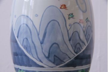 アンティーク雑貨　中古　六代　佐藤走波　共箱付き　染錦波千鳥草花文壷(つぼ、花器)