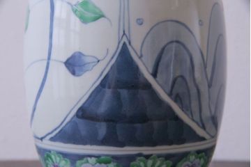 アンティーク雑貨　中古　六代　佐藤走波　共箱付き　染錦波千鳥草花文壷(つぼ、花器)