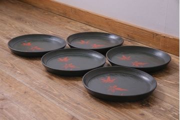 和製アンティーク　紅葉の図　共箱付き青漆丸型膳(お盆、漆器)5枚セット