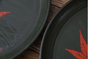 和製アンティーク　紅葉の図　共箱付き青漆丸型膳(お盆、漆器)5枚セット