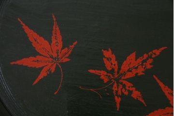 和製アンティーク　紅葉の図　共箱付き青漆丸型膳(お盆、漆器)5枚セット