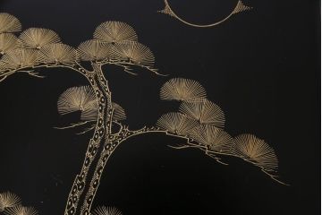 アンティーク雑貨　和製アンティーク　松が描かれた風格のある沈金蒔絵木製盆5枚セット(お盆、トレー)