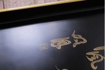 アンティーク雑貨　和製アンティーク　松が描かれた風格のある沈金蒔絵木製盆5枚セット(お盆、トレー)