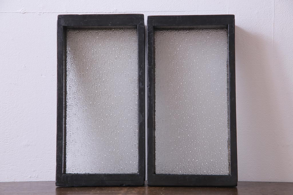 和製アンティーク　シックな色とレトロな風合いの小型フィックス窓(明り取り、はめ殺し)2枚セット