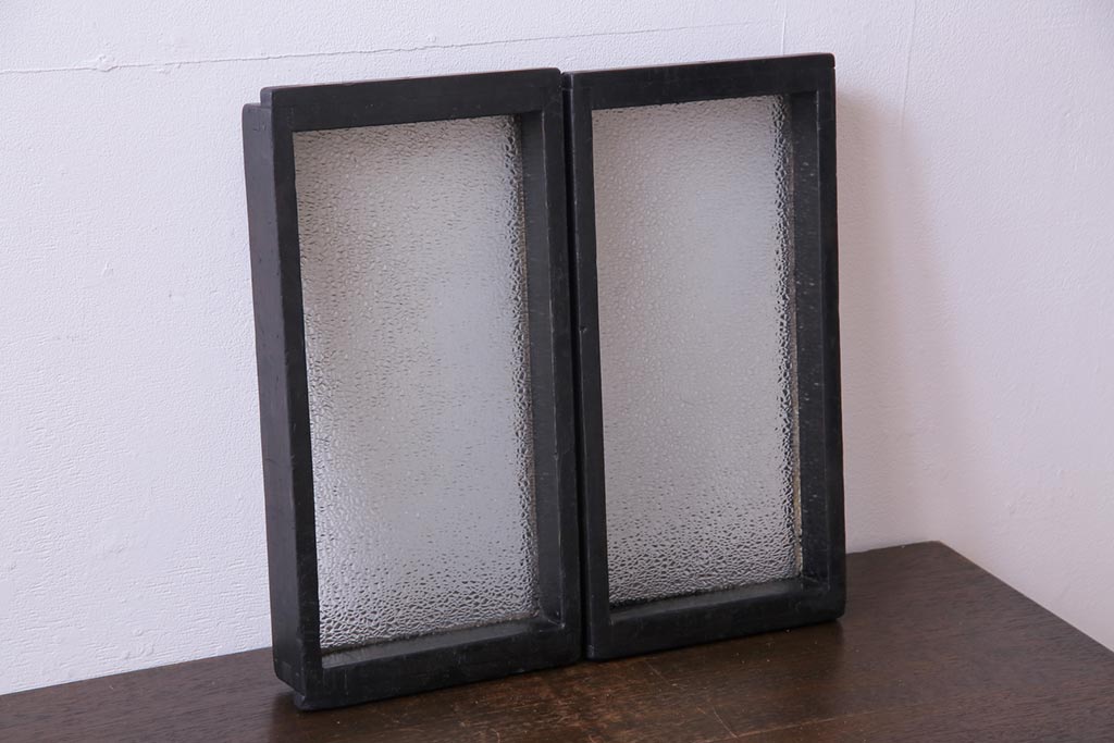 和製アンティーク　シックな色とレトロな風合いの小型フィックス窓(明り取り、はめ殺し)2枚セット