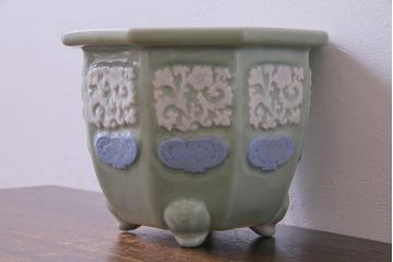 アンティーク雑貨　和製アンティーク　祖洞園池勝製　モダンなデザインの陽刻青磁鉢(植木鉢、盆栽鉢)