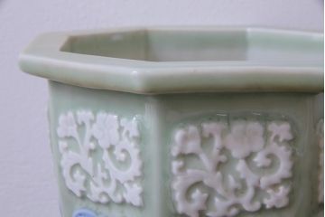 アンティーク雑貨　和製アンティーク　祖洞園池勝製　モダンなデザインの陽刻青磁鉢(植木鉢、盆栽鉢)