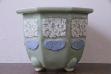 アンティーク雑貨　和製アンティーク　祖洞園池勝製　モダンなデザインの陽刻青磁鉢(植木鉢、盆栽鉢)