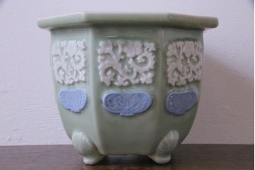 アンティーク雑貨　和製アンティーク　祖洞園池勝製　モダンなデザインの陽刻青磁鉢(植木鉢、盆栽鉢)