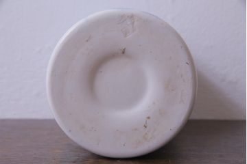 アンティーク雑貨　昭和期　梅の花　澄んだ青色が魅力のモダンな花瓶(1)