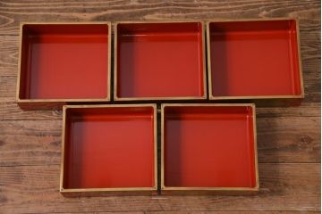 和製アンティーク　牡丹獅子・竹虎の図　共箱付き八寸重五組(重箱、和食器)