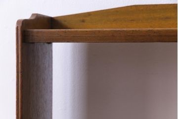 レトロ家具　昭和レトロ　古いラワン材の質感が味わい深い本棚(飾り棚、陳列棚、収納棚)