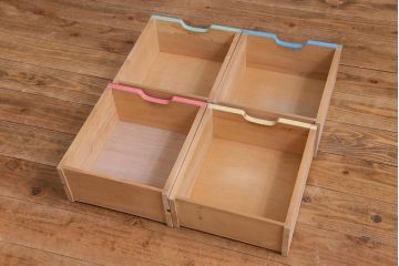 レトロ家具　昭和レトロ　パステルカラーの引き出しが愛らしい収納棚(引き出し)