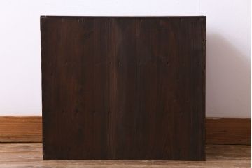 アンティーク家具　和製アンティーク　燻されたように黒ずんだ木肌が魅力の小振りな収納棚(小引き出し、卓上収納)