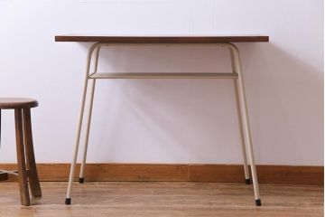 アンティーク家具　ヒノキ材製天板　淡いペイントカラーのアイアンテーブル(作業台、カフェテーブル)(2)