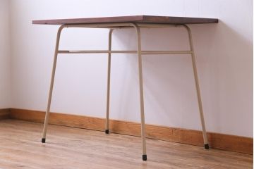 アンティーク家具　ヒノキ材製天板　淡いペイントカラーのアイアンテーブル(作業台、カフェテーブル)(2)