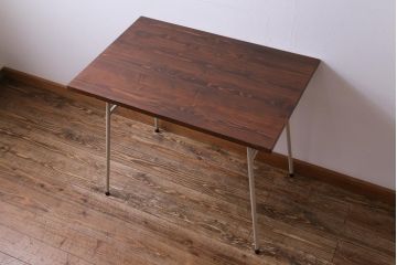 アンティーク家具　ヒノキ材製天板　淡いペイントカラーのアイアンテーブル(作業台、カフェテーブル)(2)