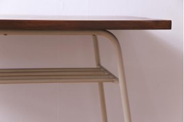 アンティーク家具　ヒノキ材製天板　淡いペイントカラーのアイアンテーブル(作業台、カフェテーブル)(2)