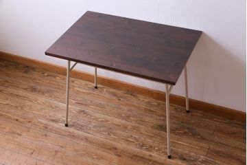 アンティーク家具　ヒノキ材製天板　淡いペイントカラーのアイアンテーブル(作業台、カフェテーブル)(3)